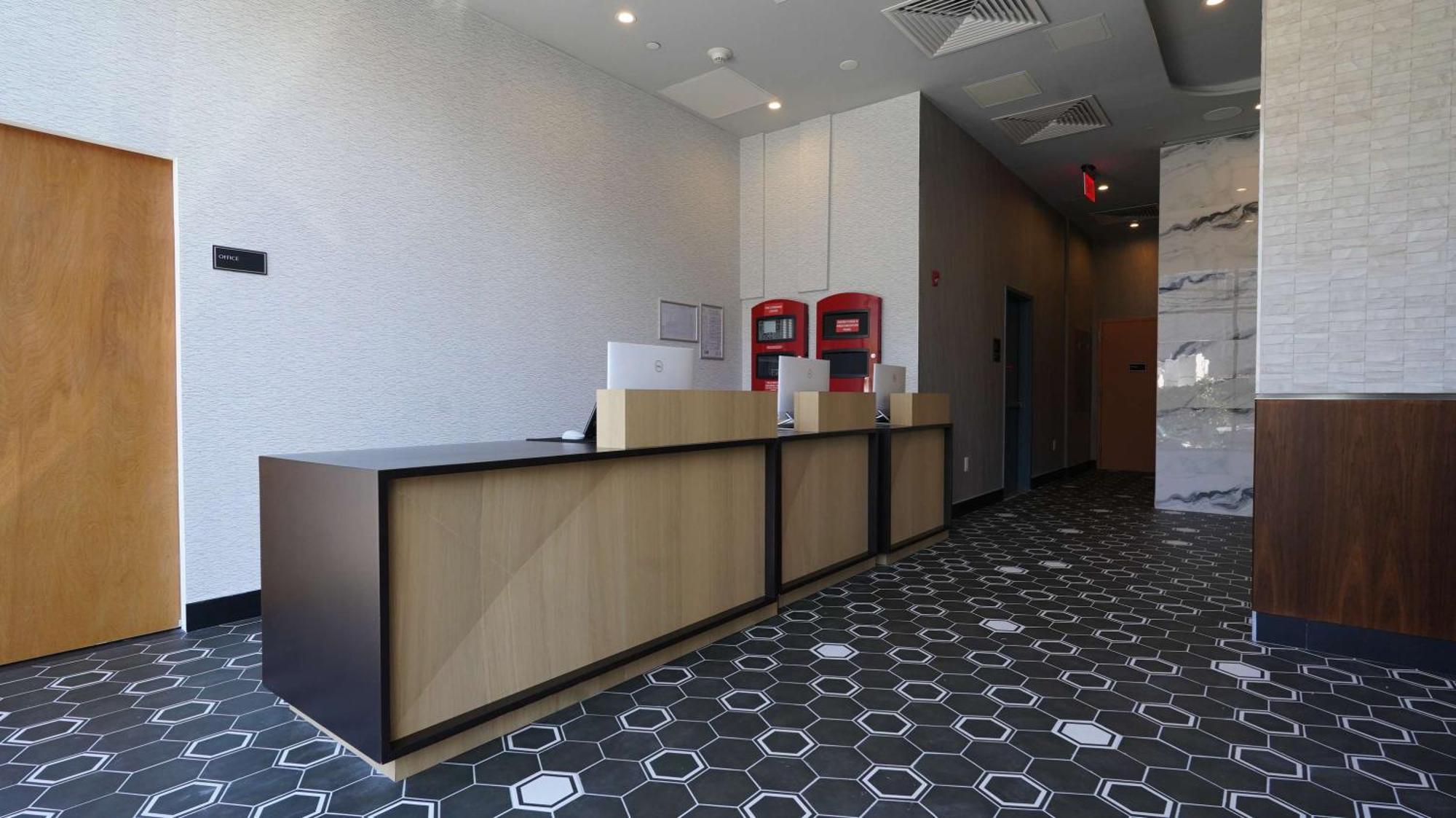 Doubletree By Hilton Long Island City, Ny New York Bagian luar foto