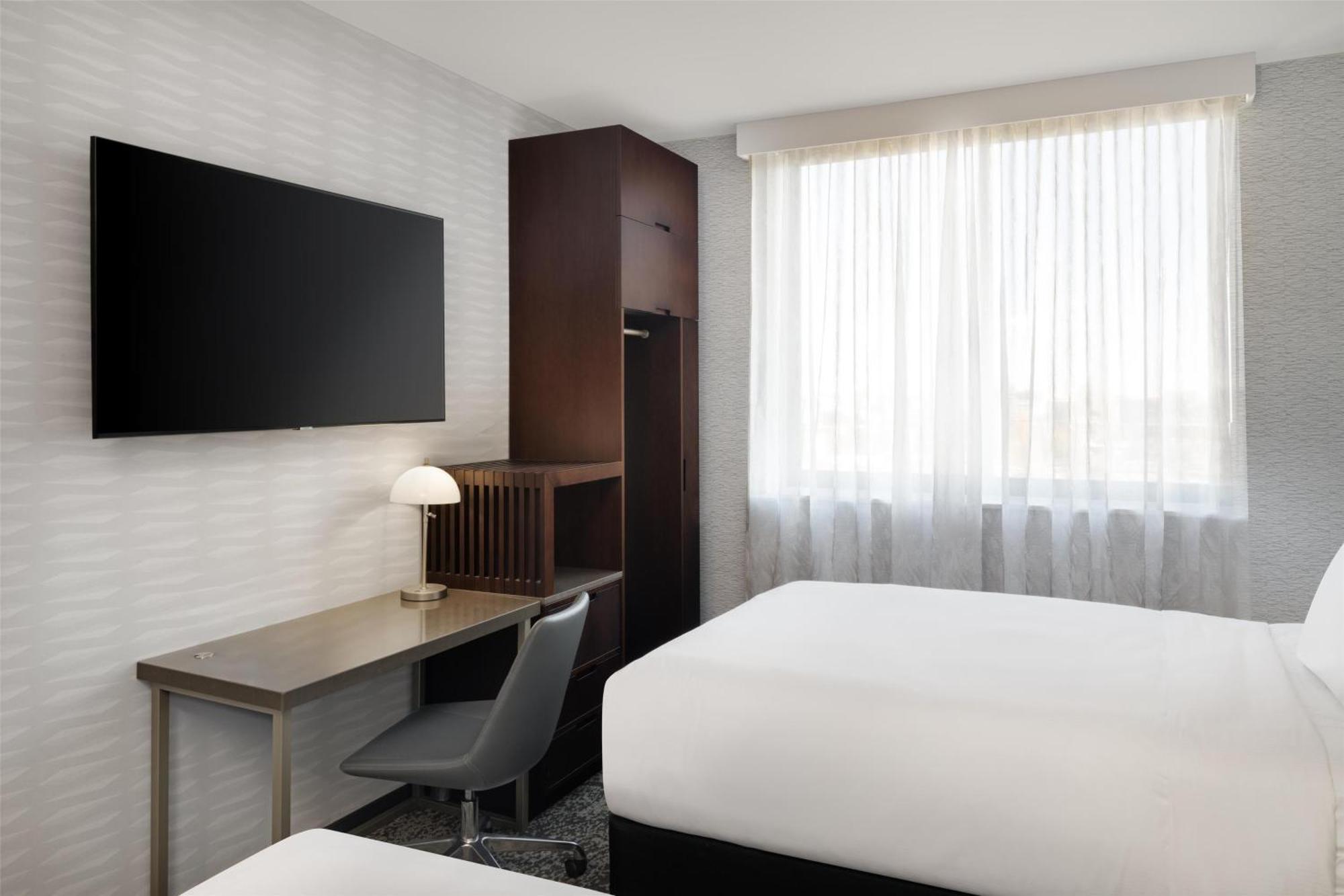 Doubletree By Hilton Long Island City, Ny New York Bagian luar foto
